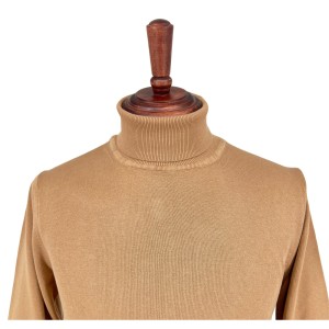 Sweter bawełniany z golfem camel