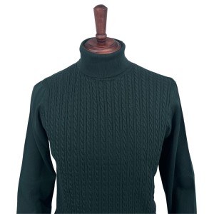 Sweter z golfem w warkoczowym wzór  zielony