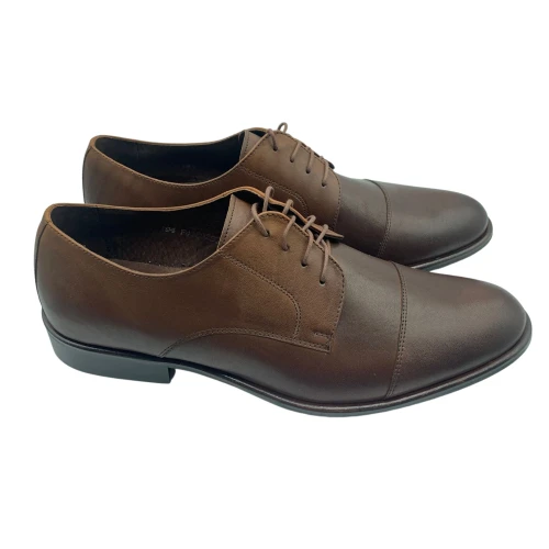 Klasyczne brązowe buty męskie
